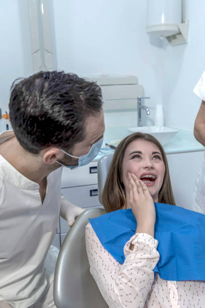 Best Emergency Tooth Extraction in Pinewood, FL