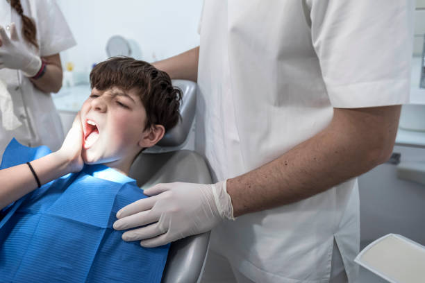 Best Weekend Emergency Dentist in Pinewood, FL